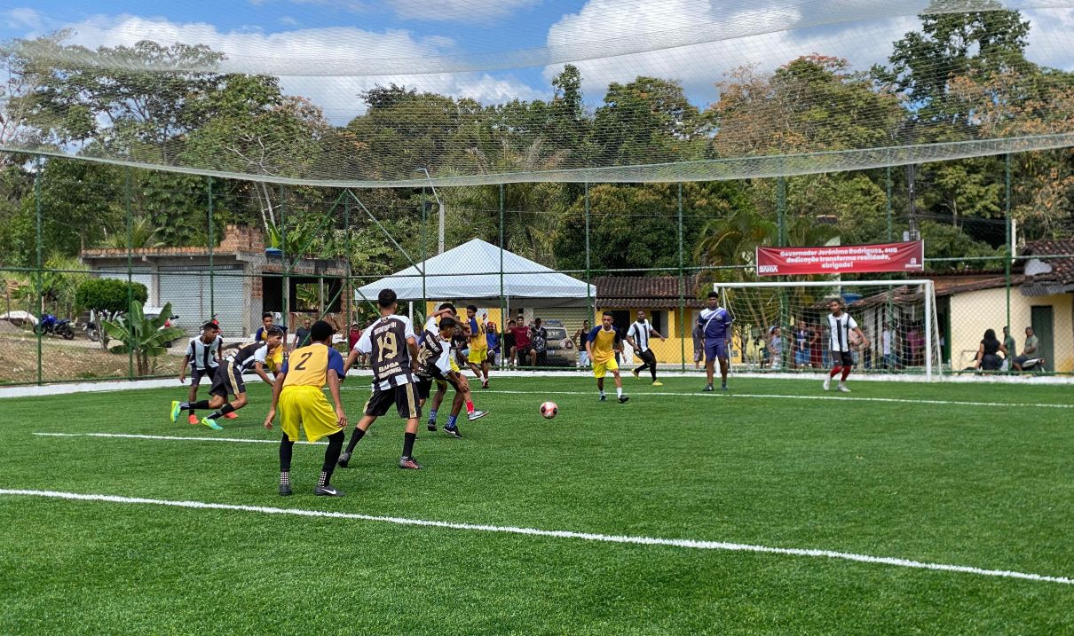 Prefeito entrega Areninha em Novo Horizonte e anuncia mais 40 casas populares para Ibirapitanga