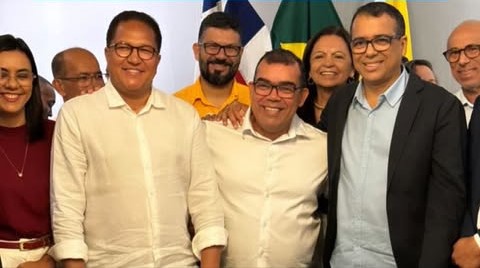 Prefeito Augusto Castro dá posse aos novos secretário de Planejamento e superintendente de Emprego e Renda