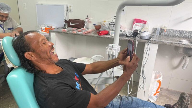 Prefeitura de Ilhéus entrega mais 60 próteses dentárias à população