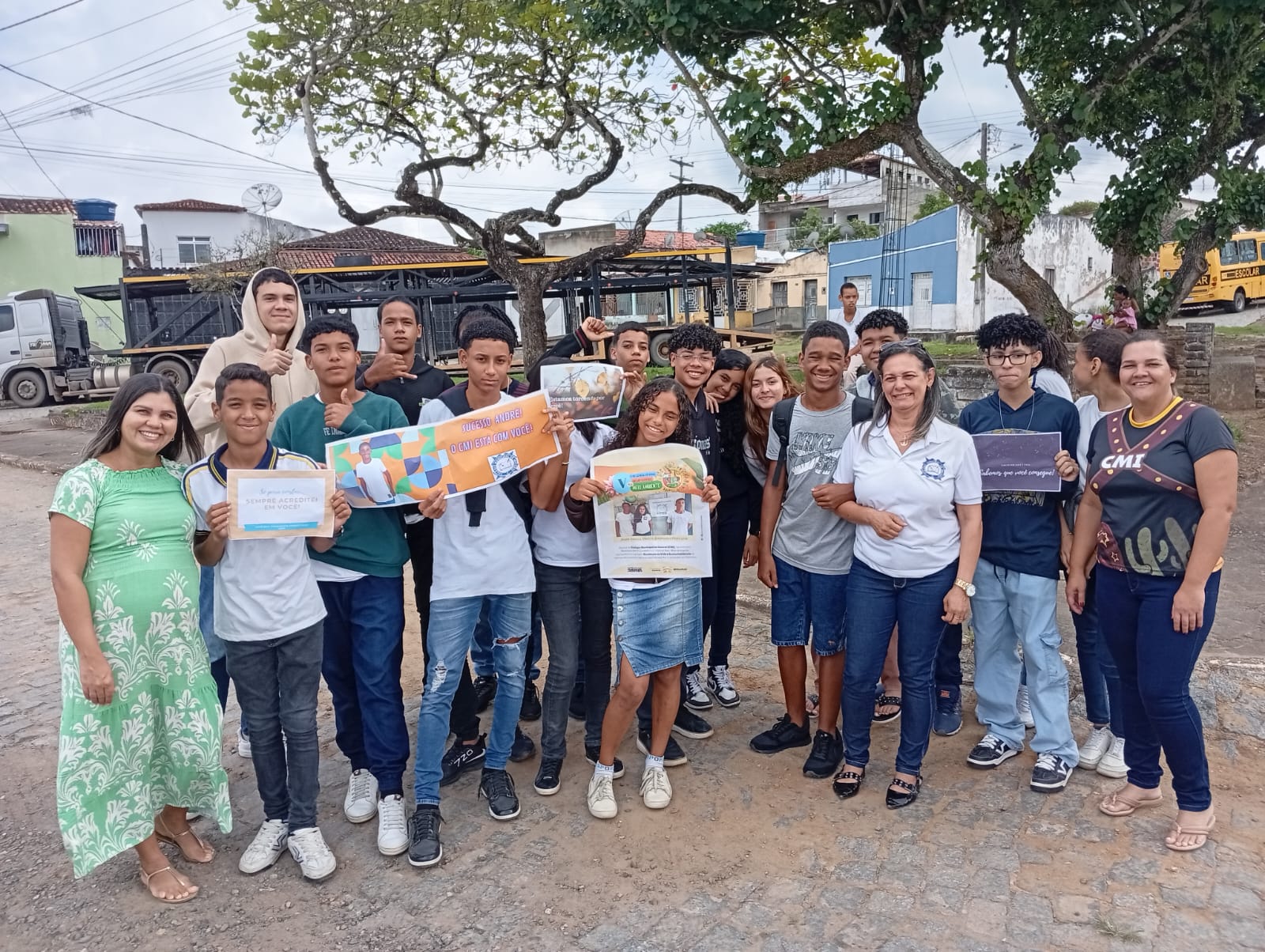 ALUNOS DO COLÉGIO MUNICIPAL DE IBICARAÍ AVANÇAM EM CONFERÊNCIA ESTADUAL PELO MEIO AMBIENTE E REPRESENTAM O MUNICÍPIO EM SALVADOR