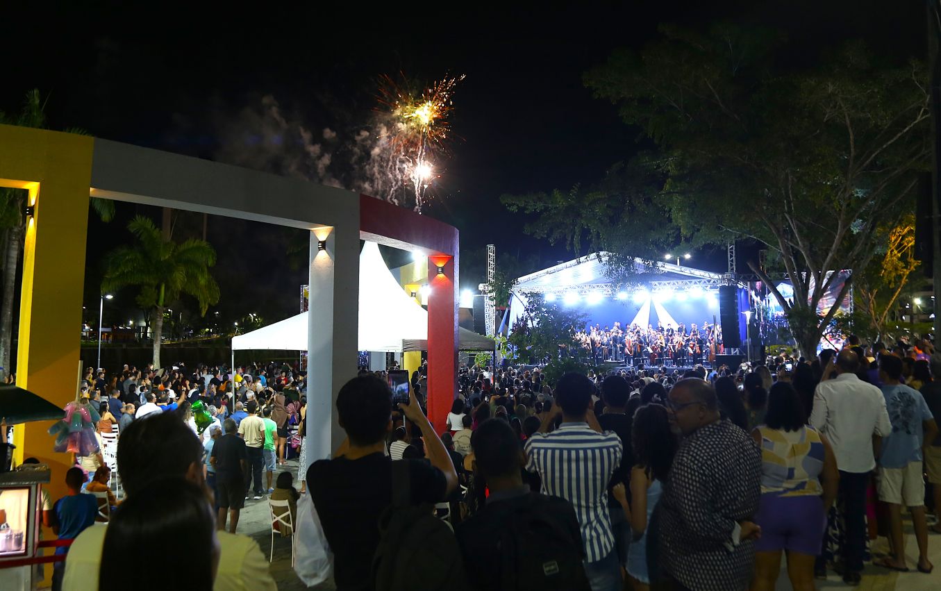 Orquestra Castro Alves, da Neojiba, reúne multidão em concerto pelos 115 anos de Itabuna e 36 anos da EMASA