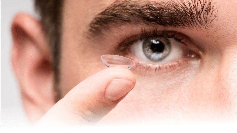 Otfalmologista orienta sobre uso e benefícios das lentes de contato