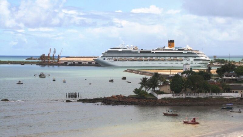Temporada de cruzeiros 2025/2026 deve atrair mais de 260 mil turistas nacionais e internacionais ao litoral baiano