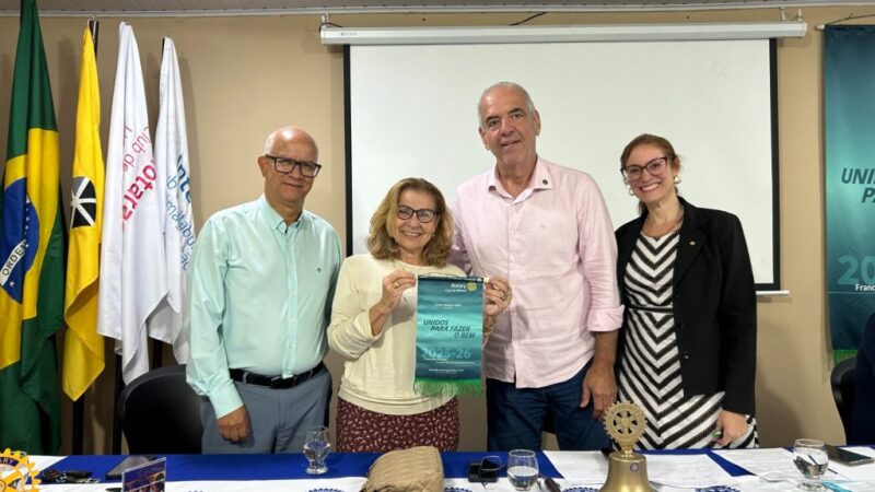 Titular da SIURB apresenta projetos de urbanização e é homenageada no Rotary Club de Itabuna