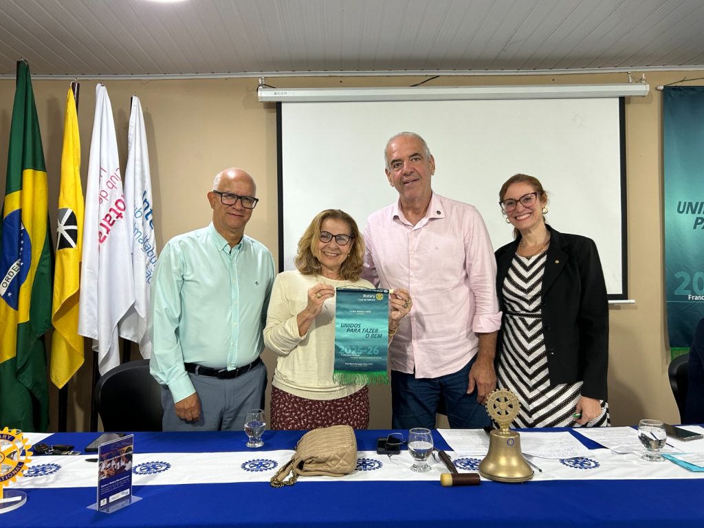 Titular da SIURB apresenta projetos de urbanização e é homenageada no Rotary Club de Itabuna