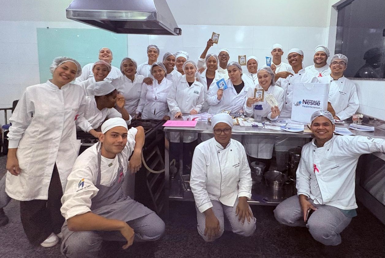 Outubro Rosa: Em Ilhéus, estudantes de Nutrição e Gastronomia criam receitas para pacientes que dependem de suplementação nutricional