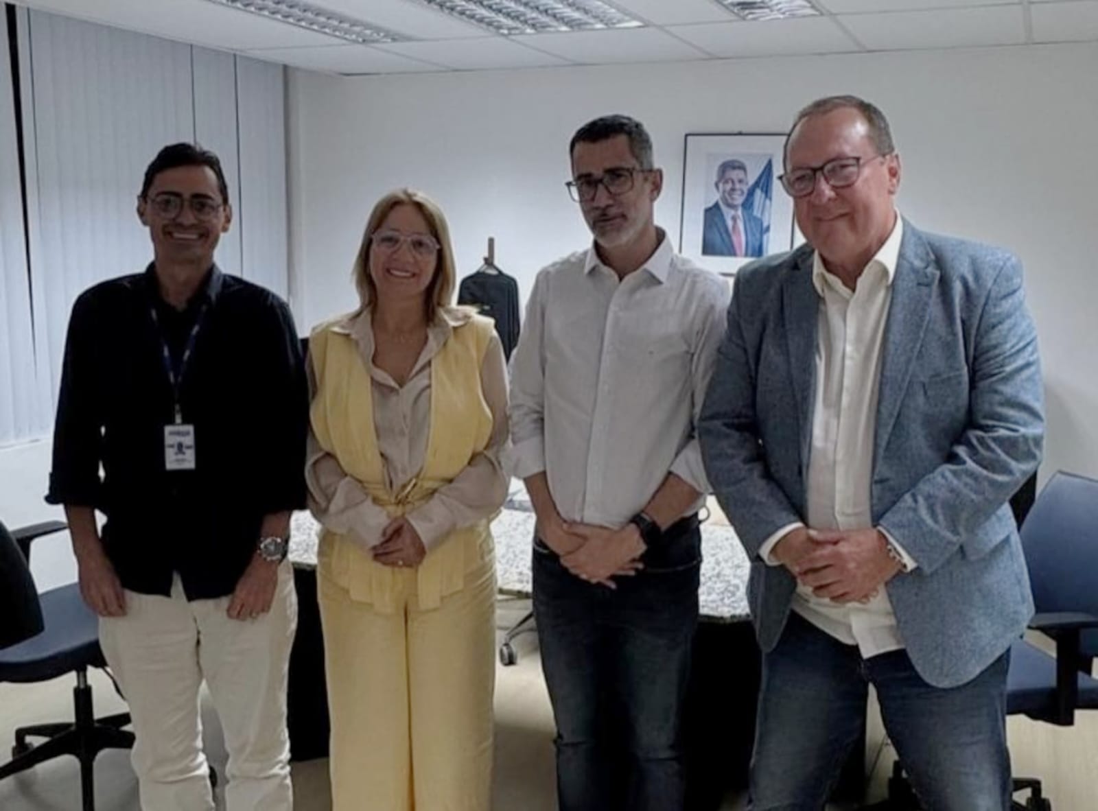 PREFEITA MAGNÓLIA BARRETO DISCUTE EXPANSÃO DO ABASTECIMENTO DE ÁGUA EM URUÇUCA COM PRESIDENTE DA EMBASA