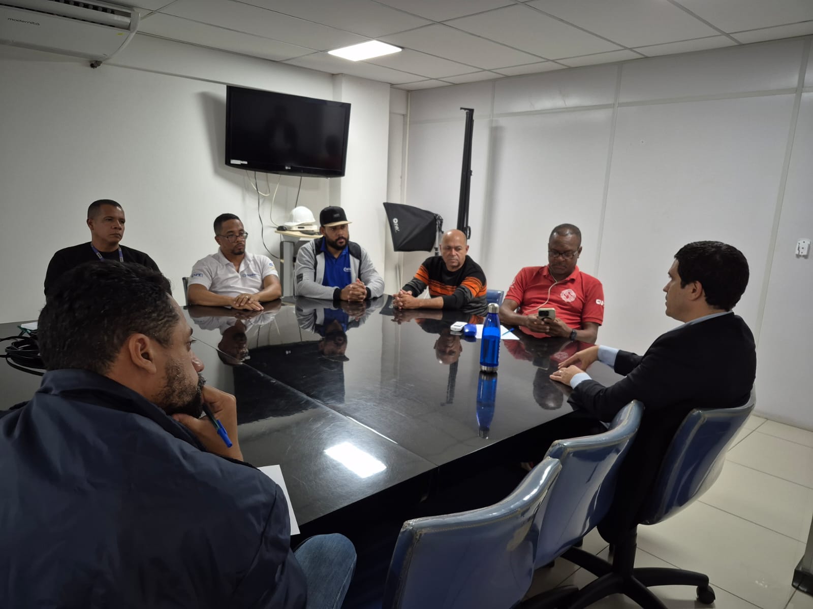 Diante da migração de serviços para a EMBASA, presidente da EMASA discute situação dos funcionários com SINDAE