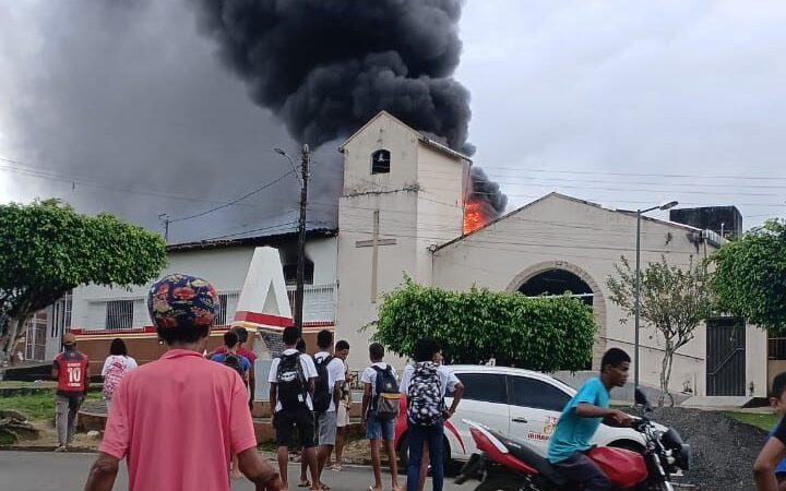 Escola Municipal Aloísio Itaparica sofre incêndio e é evacuada com segurança