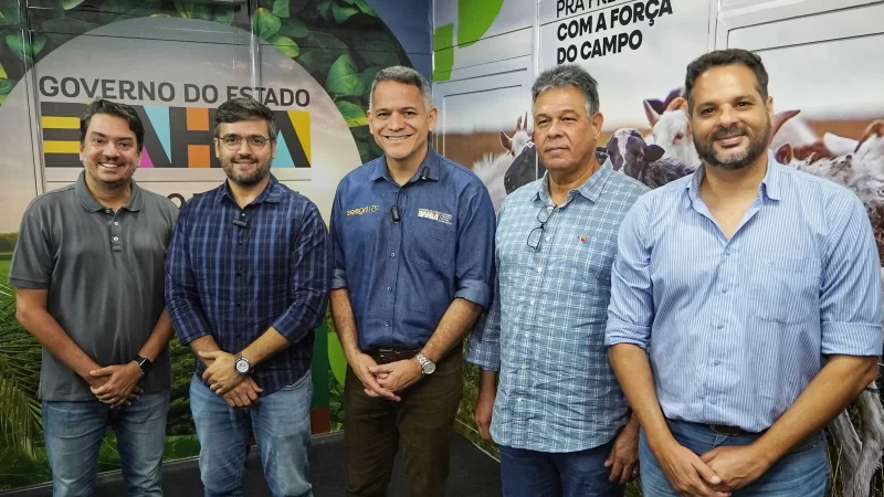 Prefeito Valderico Junior se reúne com o secretário de Agricultura da Bahia durante a FENAGRO
