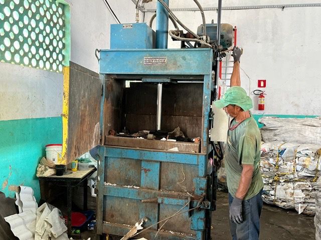 Dirigentes da Prefeitura de Altamira conhecem estruturada CVR Costa do Cacau e da Central de Triagem da AACRRI