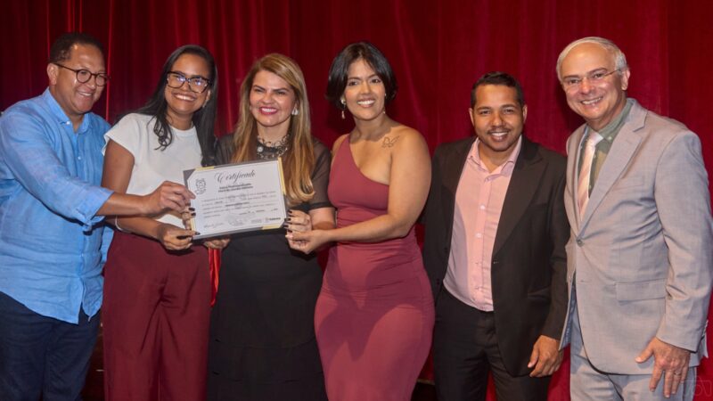 Em noite de alegria, emoções e saudade, Escola Profissionalizante Maria de Lourdes Monteiro entrega certificados aos concluintes dos cursos