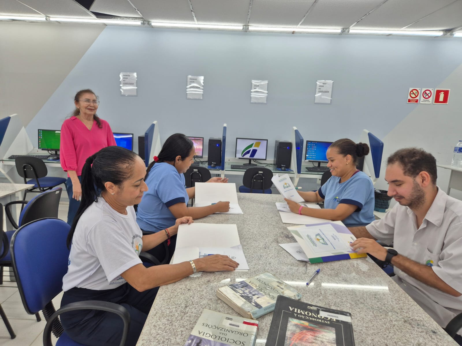 Faculdade de Ilhéus promove minicurso de Auxiliar de Biblioteca e valoriza capacitação profissional