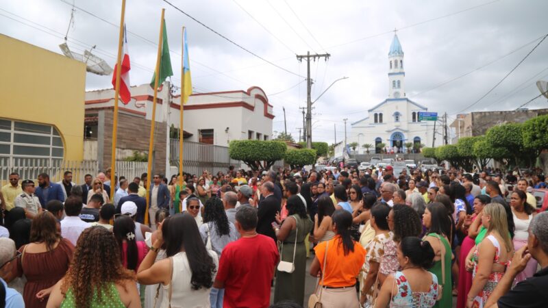 URUÇUCA CELEBRA 73 ANOS COM ENTREGA DE OBRAS E PRESENÇA DE AUTORIDADES