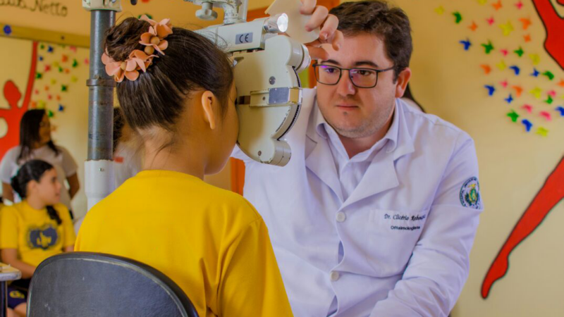 Crianças da Rede Municipal recebem óculos de grau gratuitamente