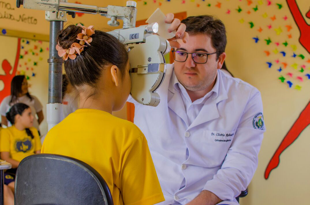 Crianças da Rede Municipal recebem óculos de grau gratuitamente