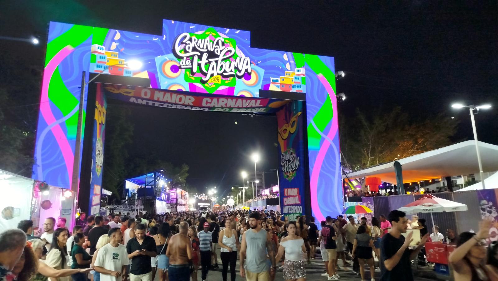 Foliões e moradores de Itabuna e região vibraram na primeira noite do Carnaval Antecipado