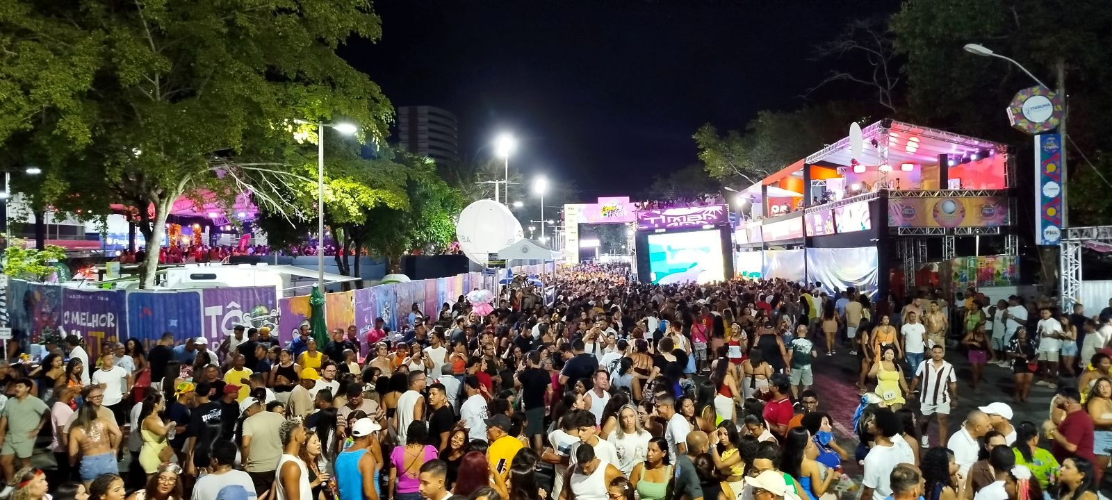 Foliões e espectadores se disseram felizes com as atrações da 2ª noite do Carnaval Antecipado de Itabuna