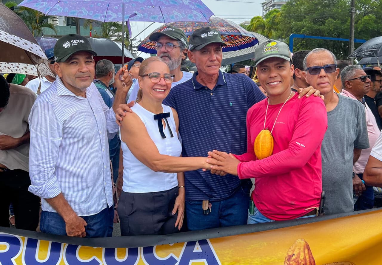 MAGNÓLIA BARRETO PARTICIPA DE ATO EM DEFESA DO CACAU BRASILEIRO E REFORÇA LUTA DOS PRODUTORES NO PORTO DE ILHÉUS