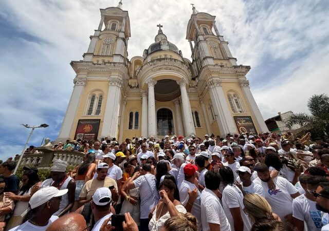 Lavagem das Escadarias de São Sebastião 2026 reúne fé, tradição e grande participação popular