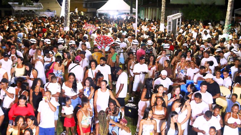 MÚSICA E MOVIMENTO MARCARAM A ABERTURA DO RÉVEILLON DE SERRA GRANDE
