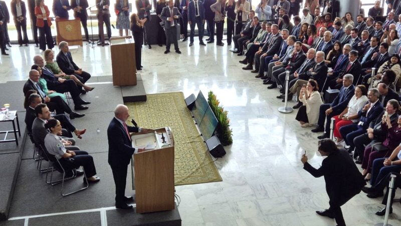 Em Brasília, Jerônimo Rodrigues participa de ato no Palácio do Planalto sobre os três anos do 8 de Janeiro