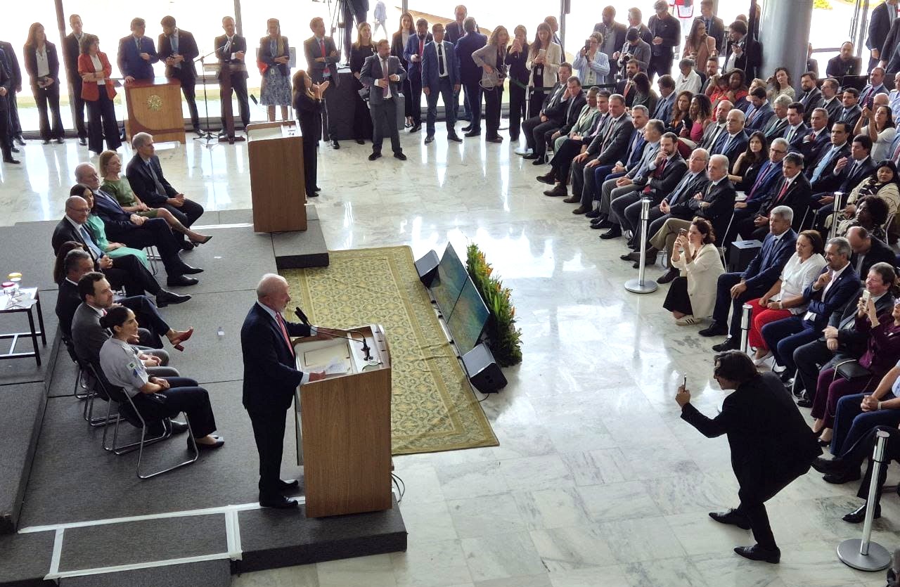 Em Brasília, Jerônimo Rodrigues participa de ato no Palácio do Planalto sobre os três anos do 8 de Janeiro
