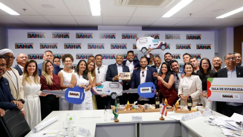 Governador e prefeito discutem obras e projetos para Santa Cruz da Vitória