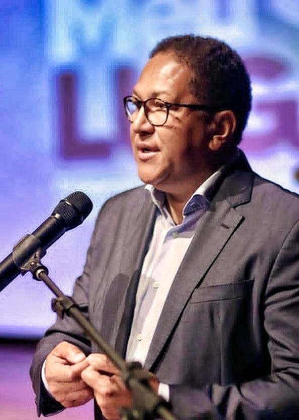 Prefeito Augusto Castro determina reajuste de 5,4% aos professores seguindo o Piso Nacional do Magistério