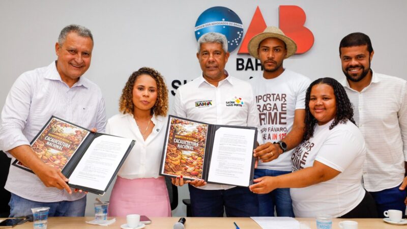 Governador Jerônimo Rodrigues discute impactos da queda no preço do cacau com produtores e prefeitos em Gandu