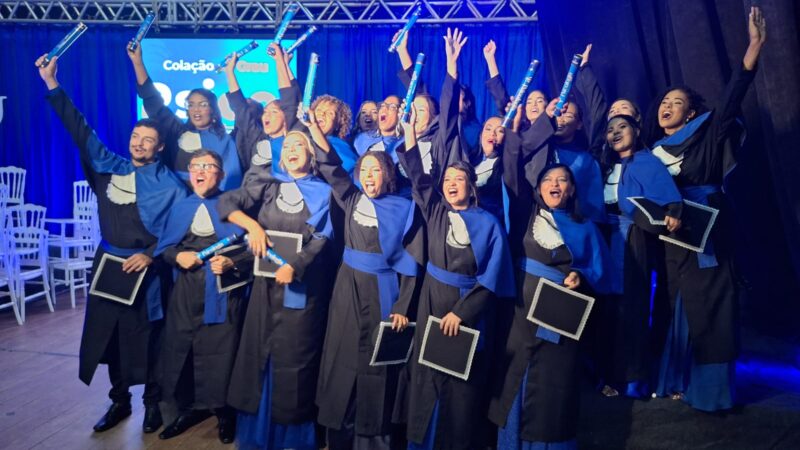 Faculdade de Ilhéus celebra formatura de novos psicólogos e reforça compromisso com a saúde mental regional