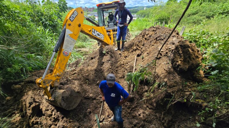 EMASA mobiliza equipes para reparo emergencial e garante suporte com caminhões-pipa na parte alta do Manoel Leão