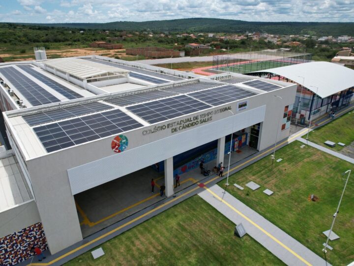 Governo do Estado inaugura colégio de tempo integral em Cândido Sales e autoriza construção de 90 moradias do Minha Casa, Minha Vida