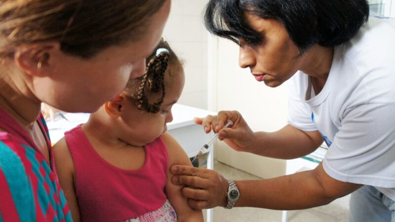 Bahia recebe 1,3 milhão de doses da vacina contra a influenza e inicia distribuição para os 417 municípios