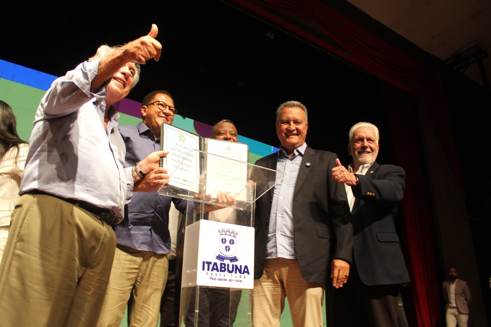 Ministro Rui Costa e prefeito Augusto Castro assinam ordem para licitar o Projeto Mais Água para a Cidade III