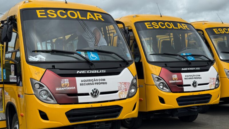 Prefeitura de Ibirapitanga entrega 6 novos ônibus escolares com investimento de R$ 2,6 milhões