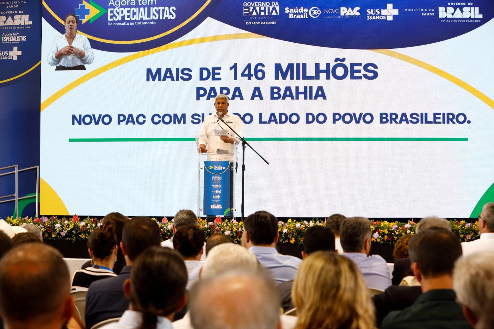 “Estamos ampliando a capacidade de atendimento e garantindo que os serviços cheguem com mais rapidez a quem precisa”, destaca governador durante entrega de mais 70 ambulâncias e equipamentos para o interior