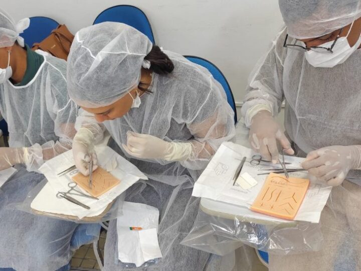 Prefeitura de Itabuna promove capacitação em sutura para fortalecer atendimento na Atenção Primária
