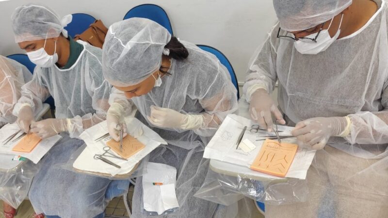Prefeitura de Itabuna promove capacitação em sutura para fortalecer atendimento na Atenção Primária