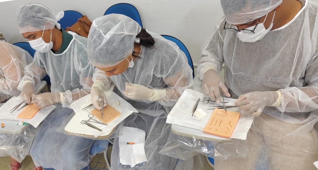 Prefeitura de Itabuna promove capacitação em sutura para fortalecer atendimento na Atenção Primária