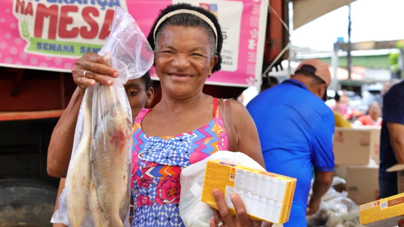 Prefeitura de Ilhéus distribui 20 toneladas de peixe para famílias em vulnerabilidade social