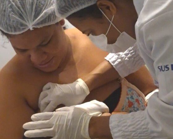 Após seis gestações sem amamentar, mãe realiza sonho com o sétimo filho no Hospital Materno-Infantil de Ilhéus
