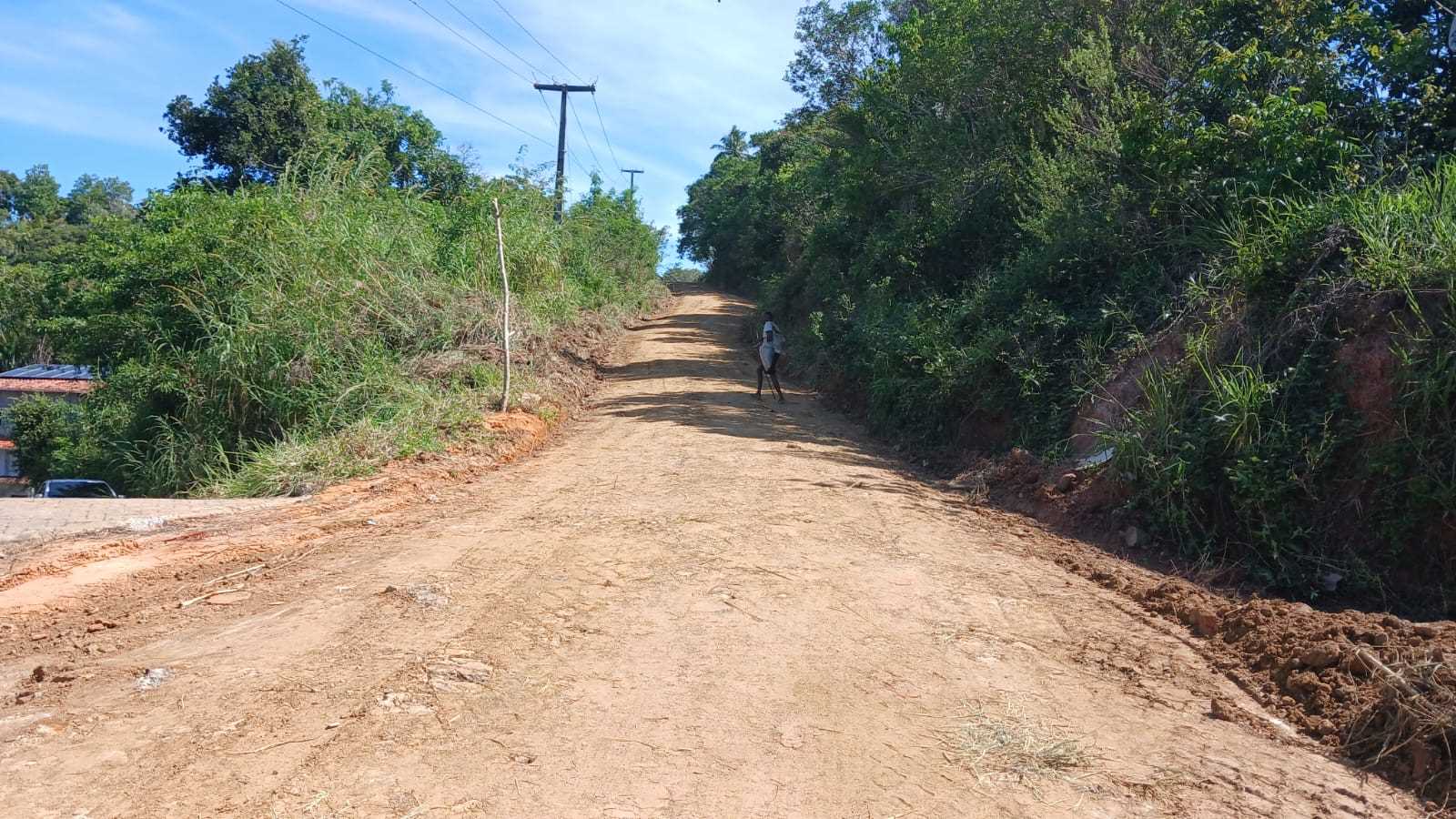 Estrada Olivença-Sapucaeira recebe encascalhamento e garante melhor acesso à comunidade