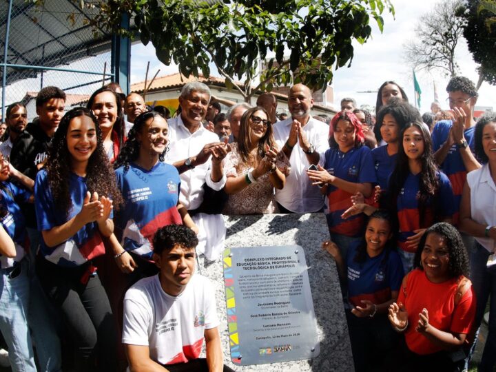 Em Eunápolis, estudantes celebram nova escola entregue pelo Governo do Estado