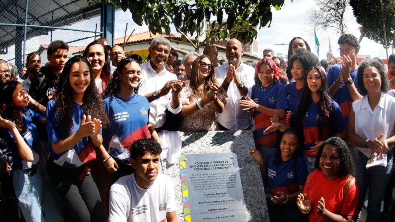 Em Eunápolis, estudantes celebram nova escola entregue pelo Governo do Estado