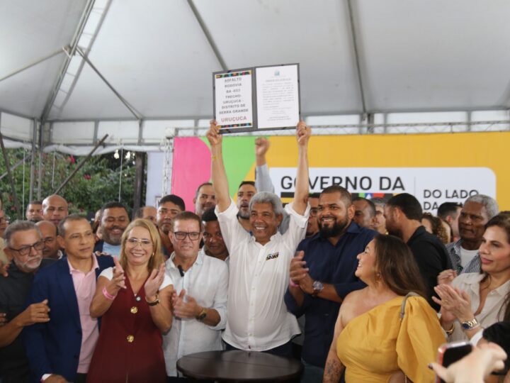 GOVERNADOR JERÔNIMO RODRIGUES ASSINA ORDEM DE SERVIÇO DA BA-653 E ENTREGA ÔNIBUS ESCOLAR EM URUÇUCA