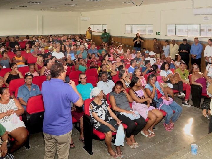 Augusto Castro e secretários alinham com feirantes detalhes para inauguração da Nova Feira do São Caetano