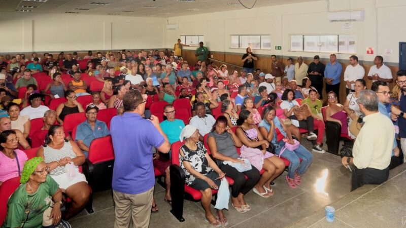 Augusto Castro e secretários alinham com feirantes detalhes para inauguração da Nova Feira do São Caetano