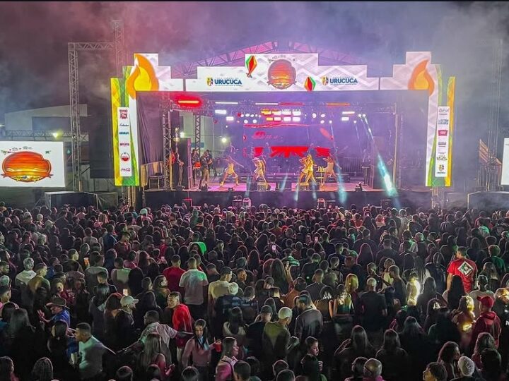 SÃO JOÃO DO MEL MANTEVE O CLIMA DE FESTA E LEVOU FORRÓ E TRADIÇÃO AO SEGUNDO DIA EM URUÇUCA