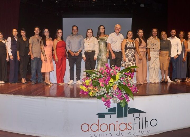 Escola Profissionalizante Maria de Lourdes Monteiro entrega certificados a concluintes dos cursos em noite de festa